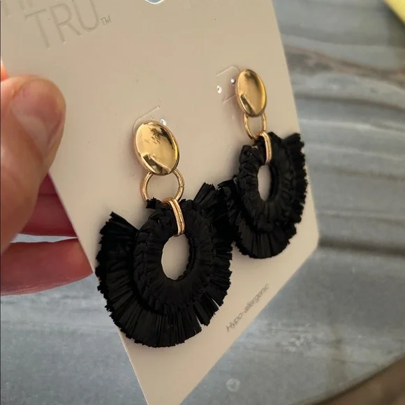 Time and Tru Black and Gold Statement Earrings - Picture 2 of 4